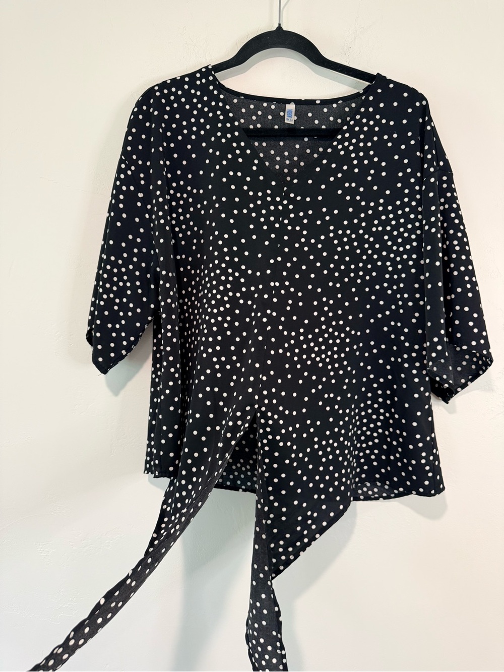 VIISHOW XL Black White Polka Dot Tie Front Blouse V Neck Flutter Sleeve Top - Picture 3 of 8